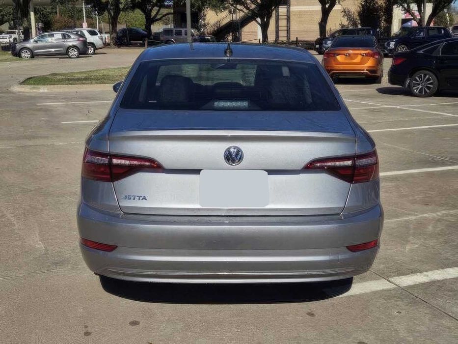 Volkswagen Jetta SE      2021