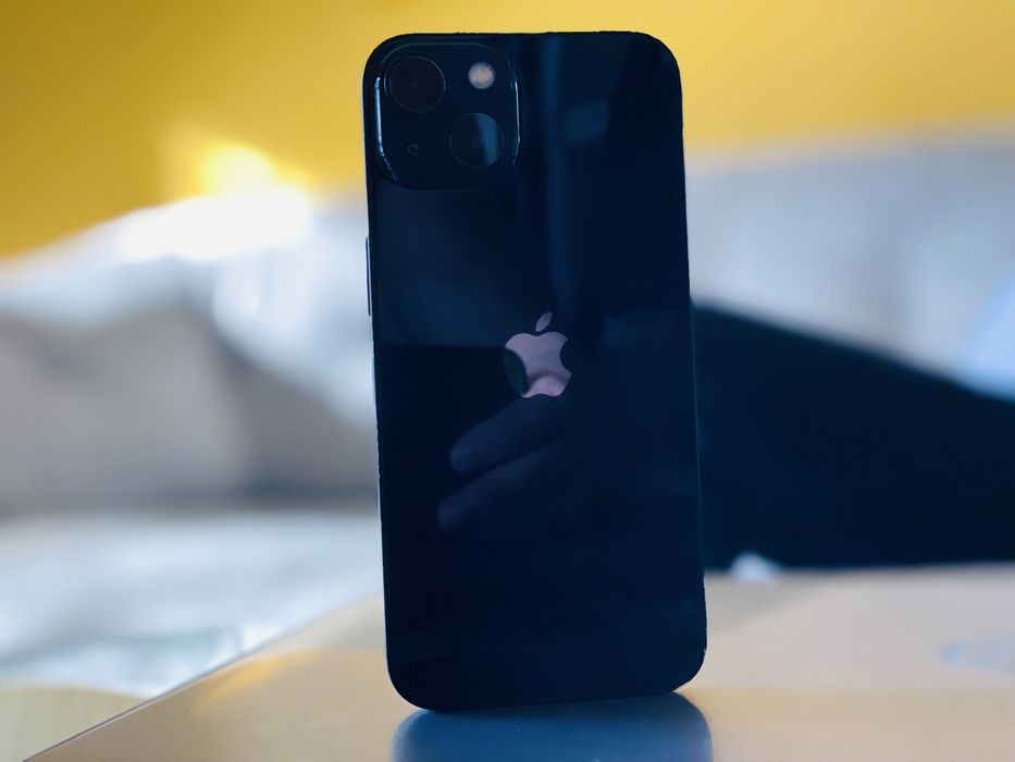 Смартфон Apple iPhone 13 /128GB