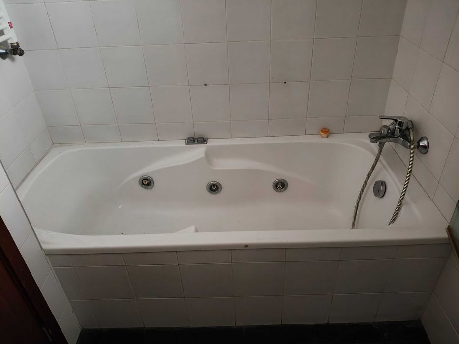 Banheira de encastrar com jacuzzi (torneira, chuveiro e guarda de vidro incluídos)