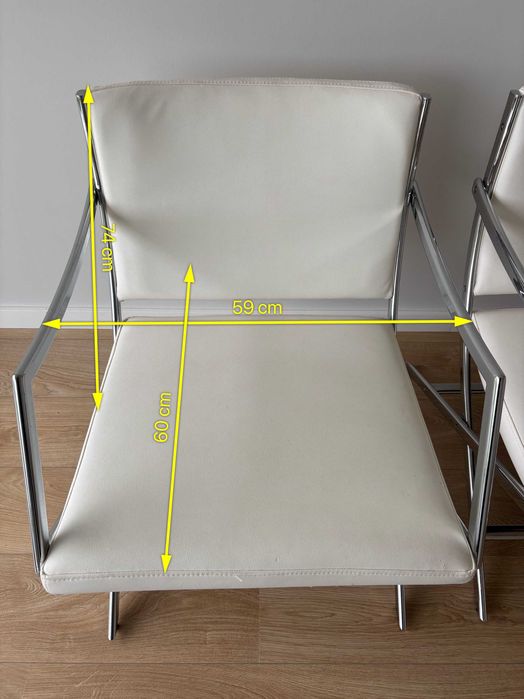 Cadeiras brancas, muito elegantes!!!