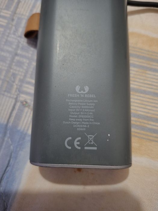 Powerbank Fresh 'n Rebel 6000mAh + Cabo Micro-USB