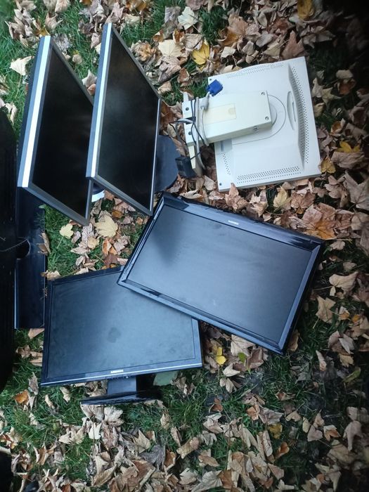 Sprzedam monitory całość