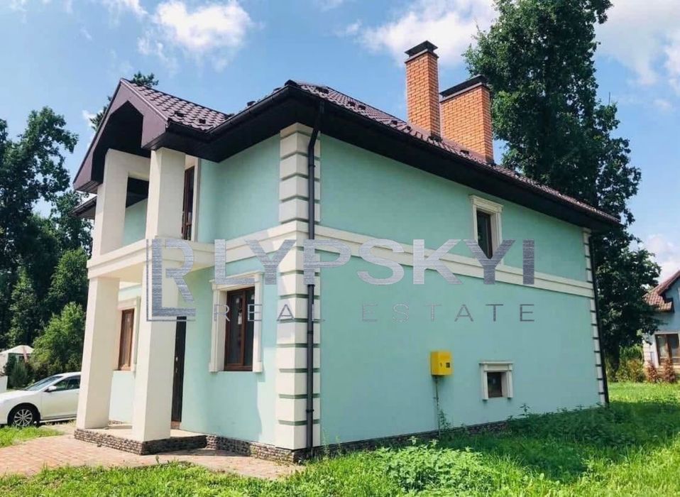 Будинок в гарному місці в котеджному містечку