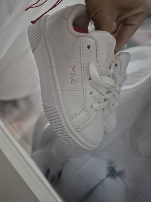Fila adidasy.  26