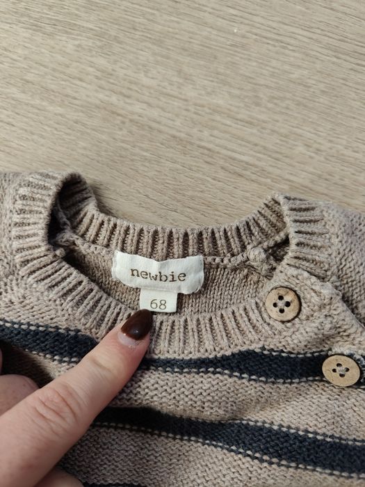 Brązowy sweterek niemowlęcy w paski Newbie 68
