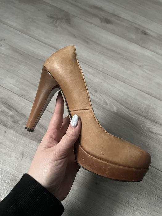 Brązowe szpilki na platformie Janta 37