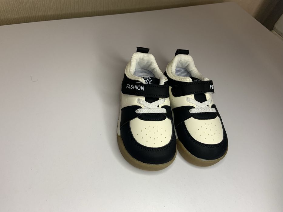 Дитячі кросівочки