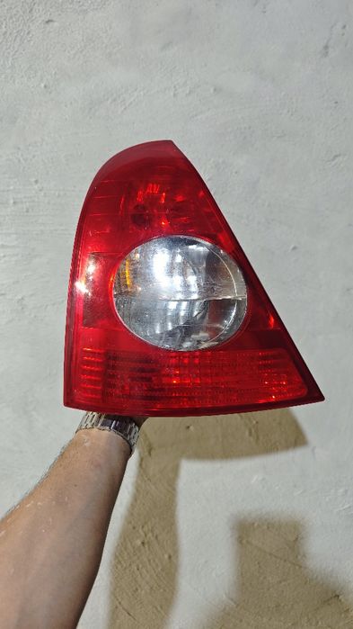 Farol traseiro esquerdo Renault