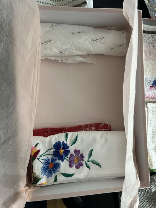 Набір нових кухонних рушників, свічки, наволочка