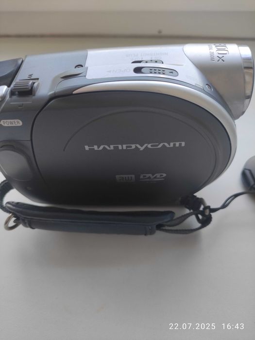 видеокамера SONY dcr-dvd205e рабочая с зарядкой