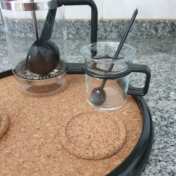 Cafeteira Bodum com 2 chávenas e vários acessórios