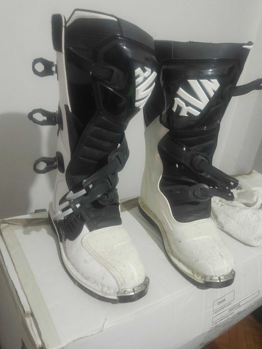 Casaco e botas de mota