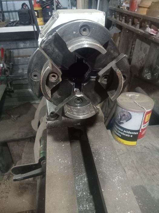Torno de madeira