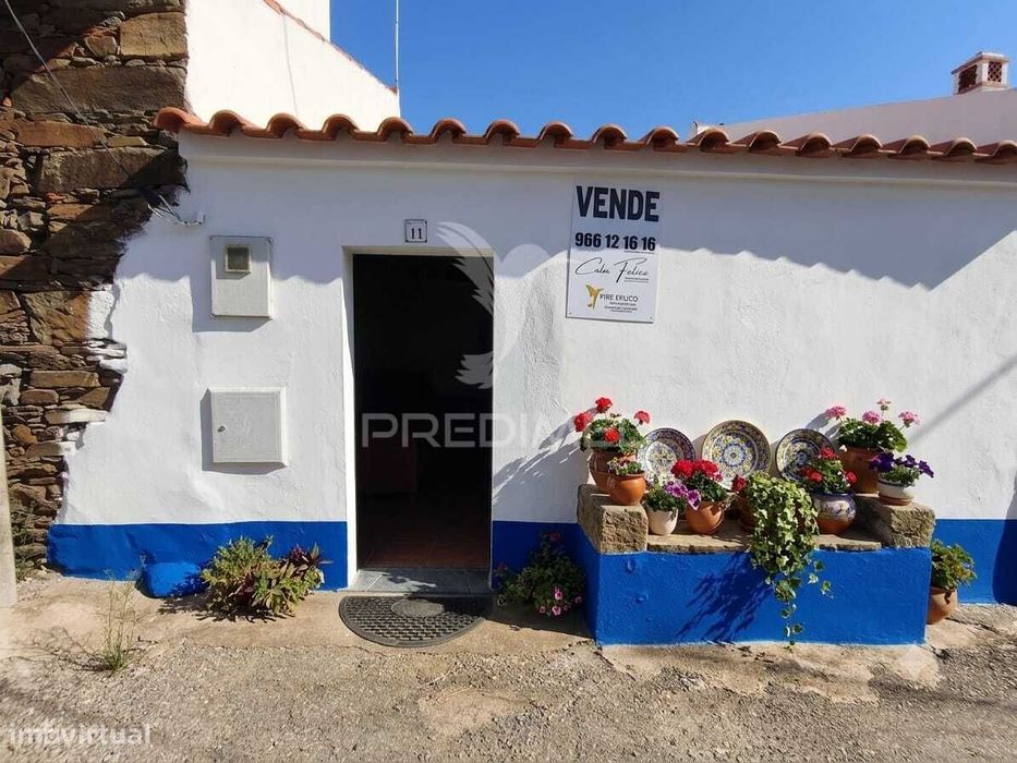 Cada tradicional alentejana, térrea, com terreno de 625m2