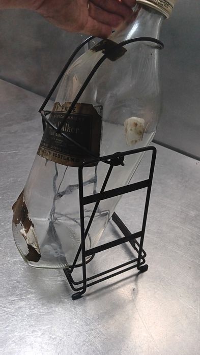 Garrafa johnnie walker 3 litro com suporte