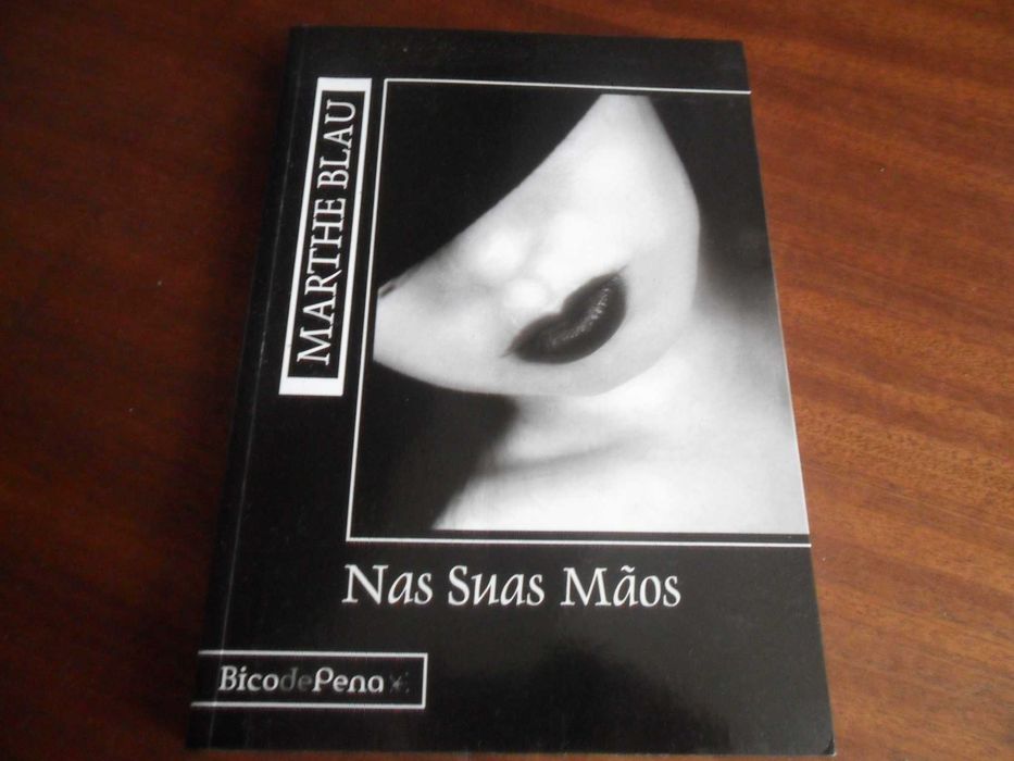 "Nas Suas Mãos" de Marthe Blau - 1ª Edição de 2007 - ERÓTICO