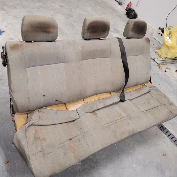 Fotele kanapa tył drugi trzeci rząd vw T5 transporter 2004r