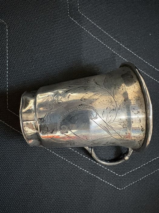 Lote de Prata Antiga: Anel Art Nouveau (França) + Chávena Imperial (Rússia)