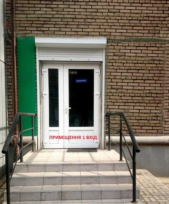 Продажа готового комплексу офісу/магазину з окремим входом з ремонтом в центрі міста.
