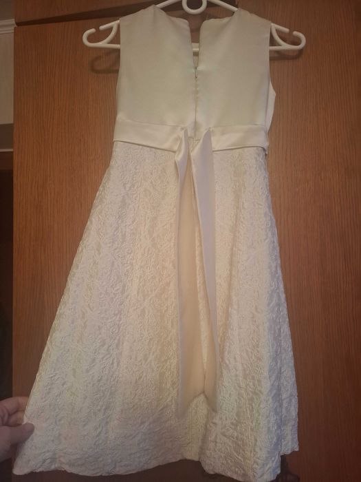 Милые платья на девочку, на торжество 128-134