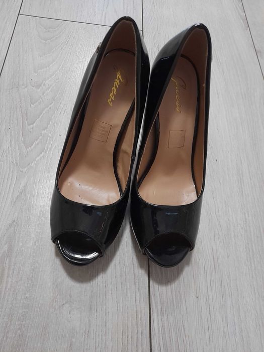 Spilki damskie czarne firmy Guess 37