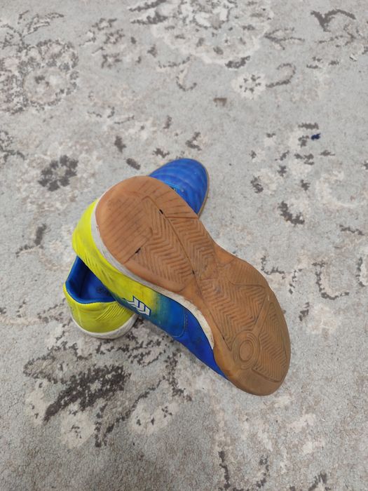 Отдам обувь на мальчика и девочку