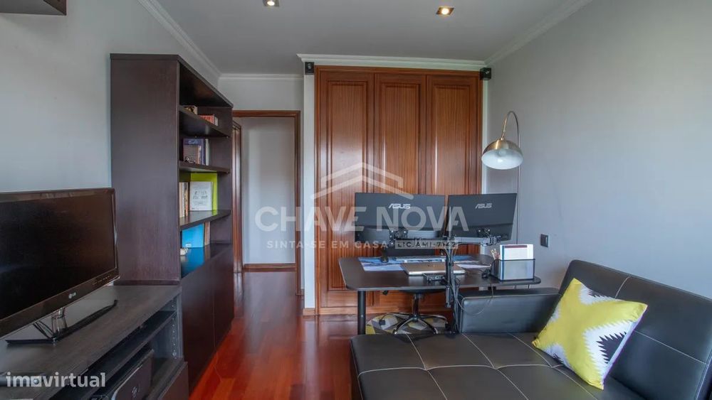 LA-Apartamento T2 com Varanda e Garagem Box
Vila Nova de Gaia, Porto — Santa Marinha E São Pedro Da Afurada, Porto