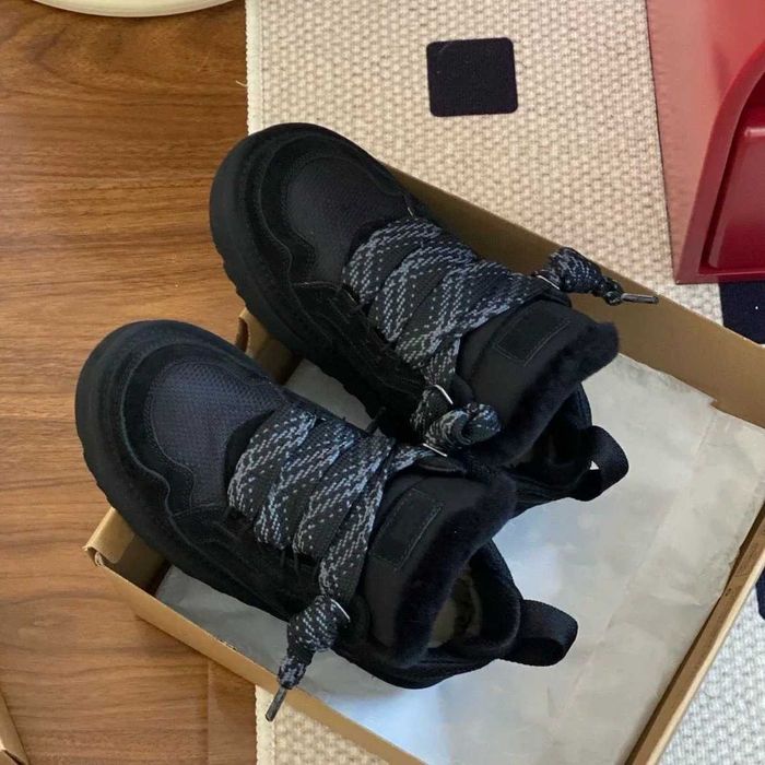 UGG Lowmel Black R.41
