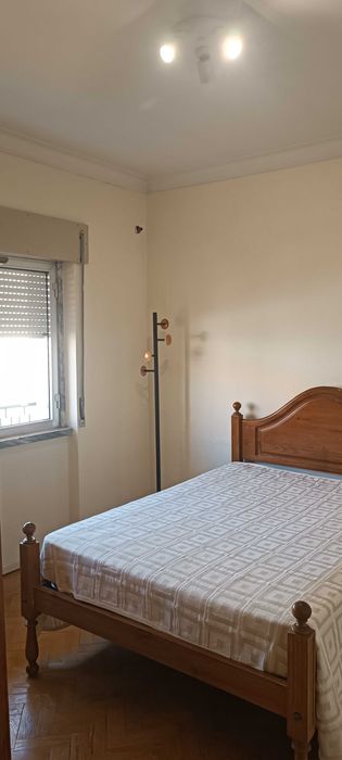 Arrendam-se Quartos a estudantes em moradia junto ao politécnico de Tomar.