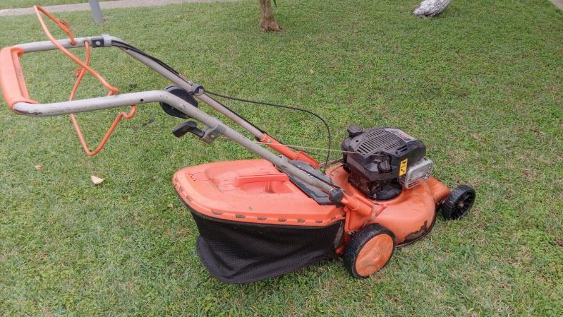 Corta relva Dormak com  tração