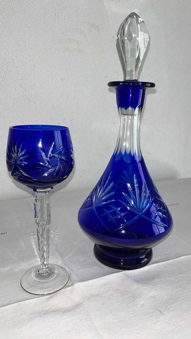 Garrafa e taça vintage, em cristal cortado, anos 80. Com desconto