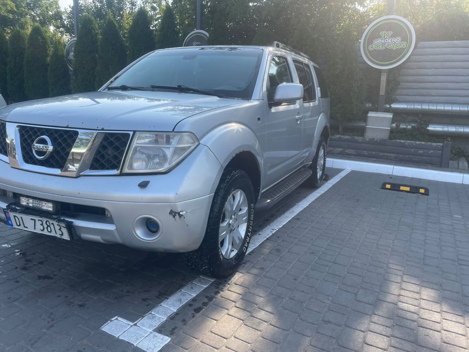 автомобіль Нісан