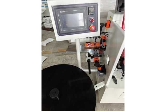 Кромкоклеючий верстат з радіусом MAST Holztechnik K308R