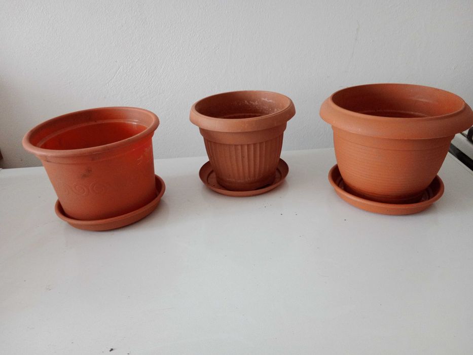 3 komplety doniczka plastikowa brązowa z podstawką