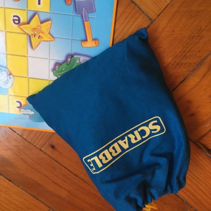 Jogo de Tabuleiro Scrabble Júnior