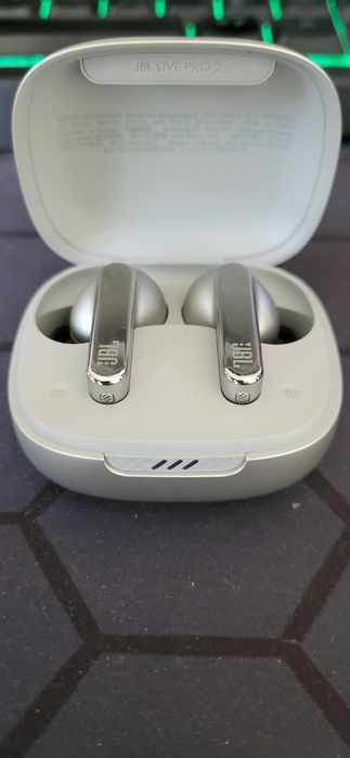 Jbl live pro 2  srebrne