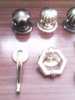 puxadores  e batentes para portas de entrada