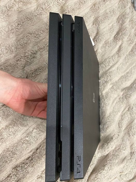 PS4 pro 1 tb, з двома джойстиками