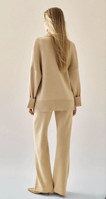 Затишний та стильний костюм