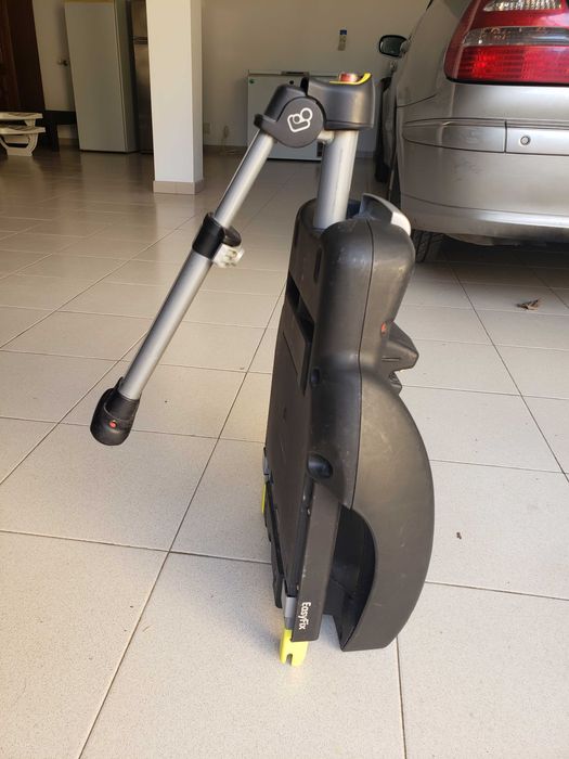 Base Isofix Easyfix Maxi-Cosi com ovo maxi-cosi