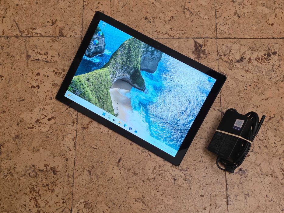 Tablet Microsoft Surface Pro 7+ (plus) w świetnym stanie
