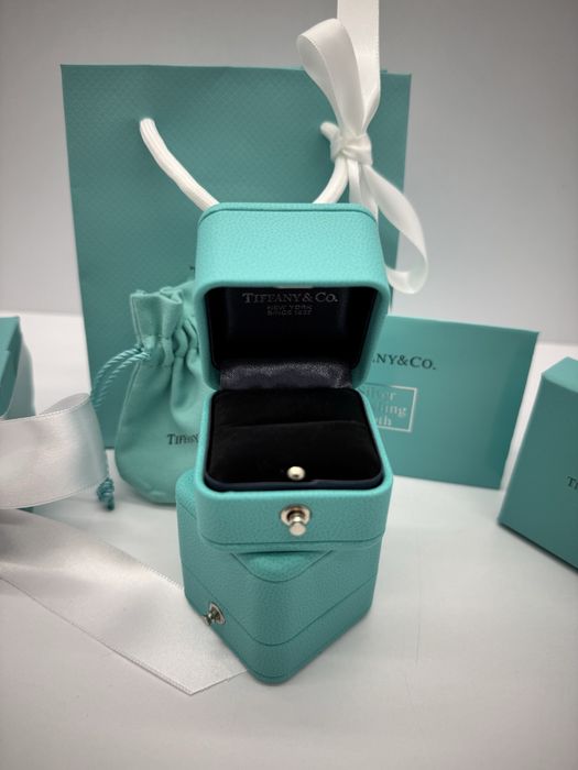 Фірмова упаковка коробок Тиффани Blue box.