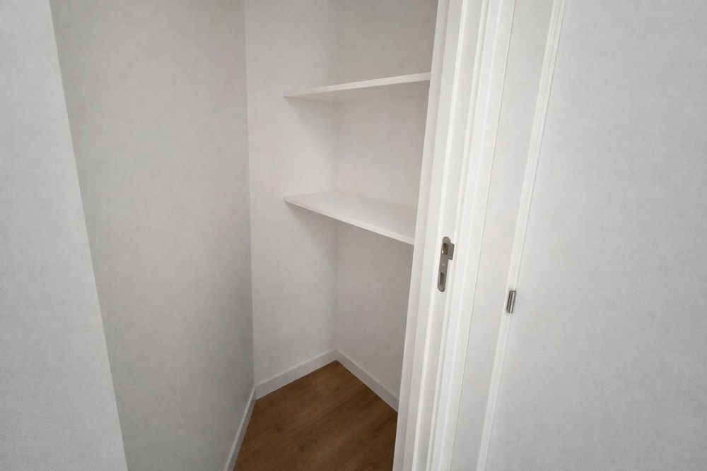 Apartamento T2 Totalmente Renovado com Arrecadação - Amadora