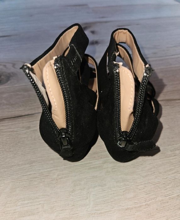 Sandały czarne rozmiar wkładki 23cm