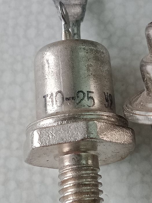 Тиристоры КУ202Н,Л,Е,Т132-50-5,Т122-25-6,Т122-20-8,ДЛ122-40-10,КД2997Б