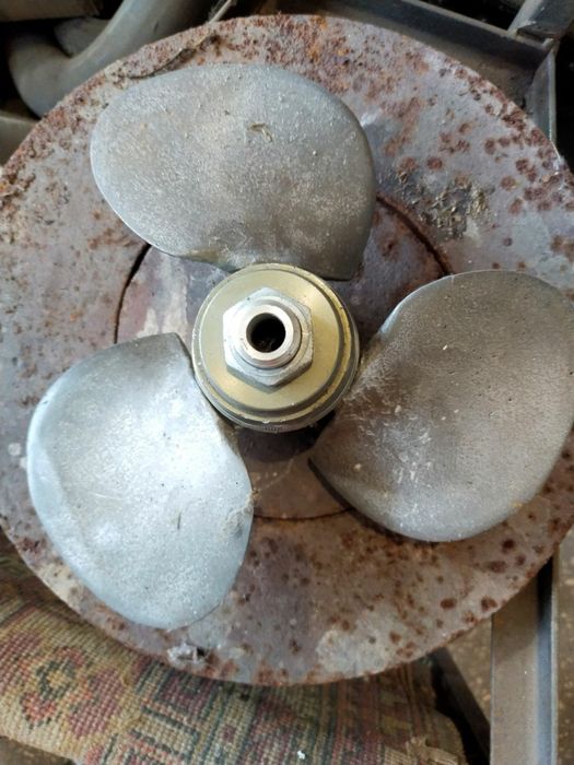 Продам  гвинт на лодку.