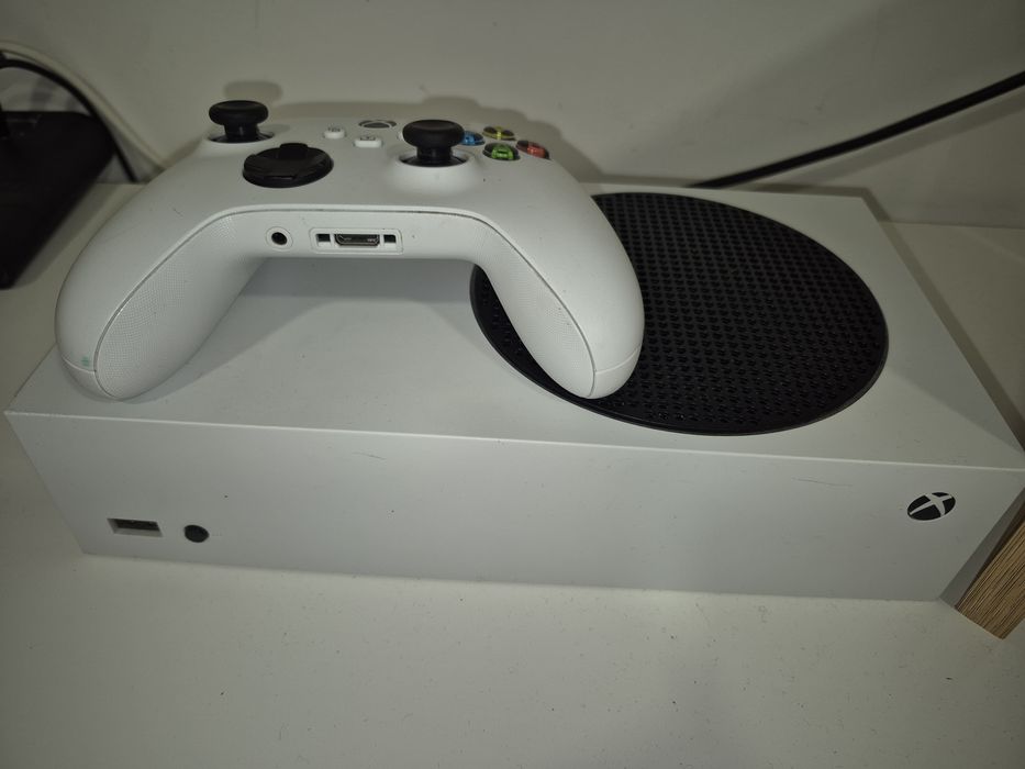 Vendo ou troco ps4 desbloqueada e xbox  serie S  por algo do meu inter