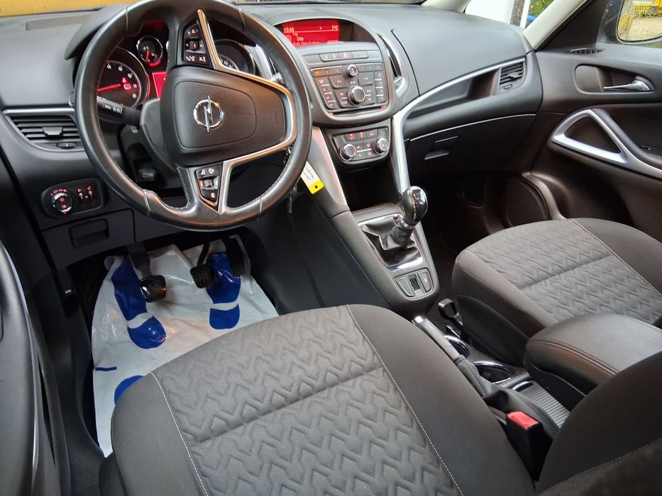 Opel Zafira Bezwypadkowy 2013 R 1.4 Turbo * Nowy rozrząd*