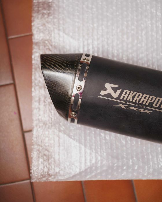Tubo escape AKRAPOVIC xmax 125 com DB killer