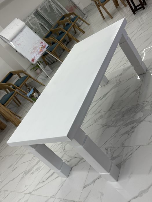 Стіл новий із дерева